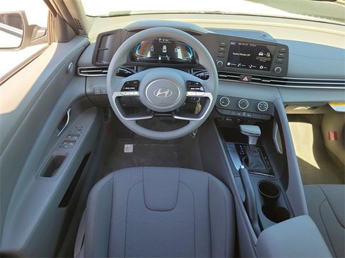 New 2025 Hyundai Elantra SE image 7