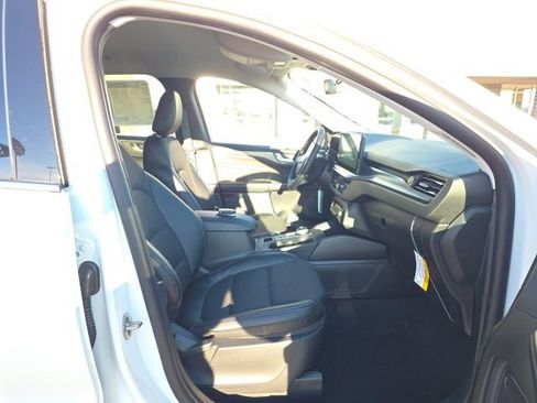 New 2026 Ford Escape SE w/ Class II Trailer Tow Package FWD image 11