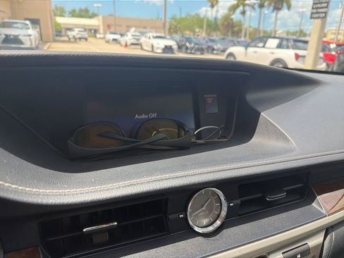 Used 2015 Lexus ES 350 w/ Premium Package image 21