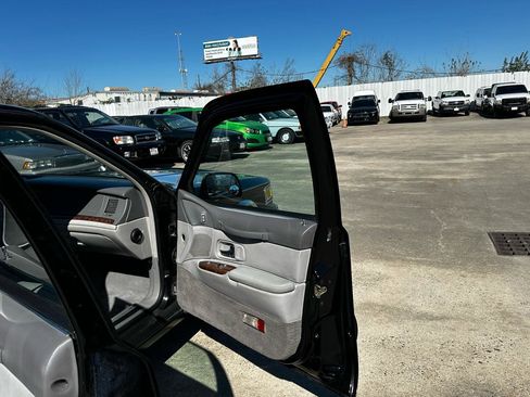 Used 1997 Lincoln Town Car Executive image 51