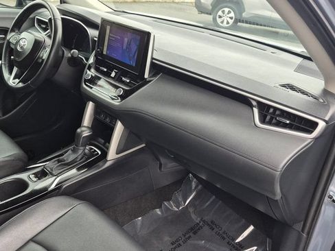 Used 2025 Toyota Corolla Cross XLE AWD/4WD image 6