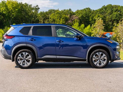 Used 2023 Nissan Rogue SV FWD image 8