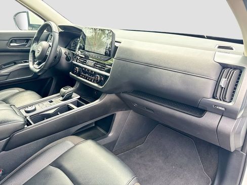 Used 2024 Nissan Pathfinder SL AWD/4WD image 31