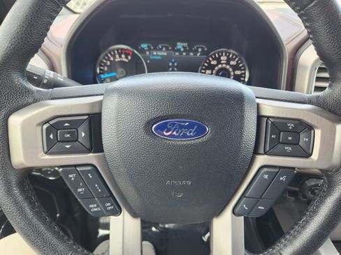 Used 2016 Ford F150 Platinum w/ Equipment Group 701A Luxury AWD/4WD image 7