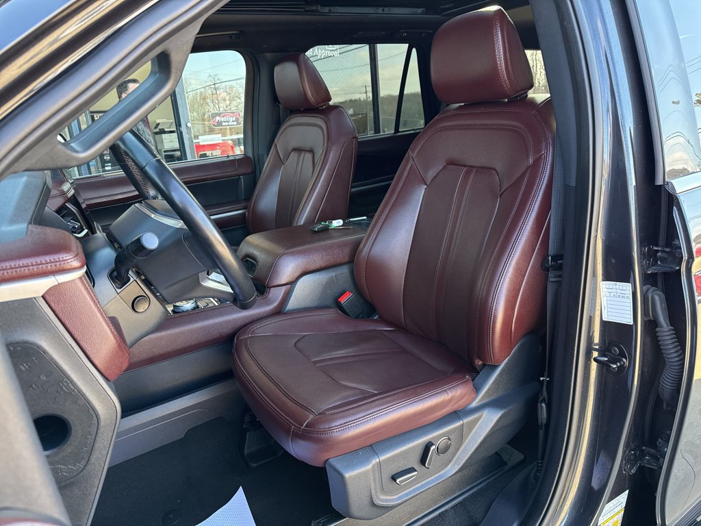 Used 2024 Ford Expedition Limited AWD/4WD image 2
