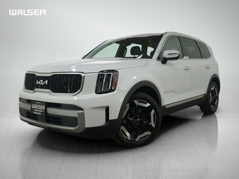 Used 2024 Kia Telluride EX w/ EX Captain's Chair Package image 1