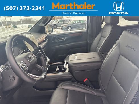 Used 2025 GMC Yukon XL Denali image 11