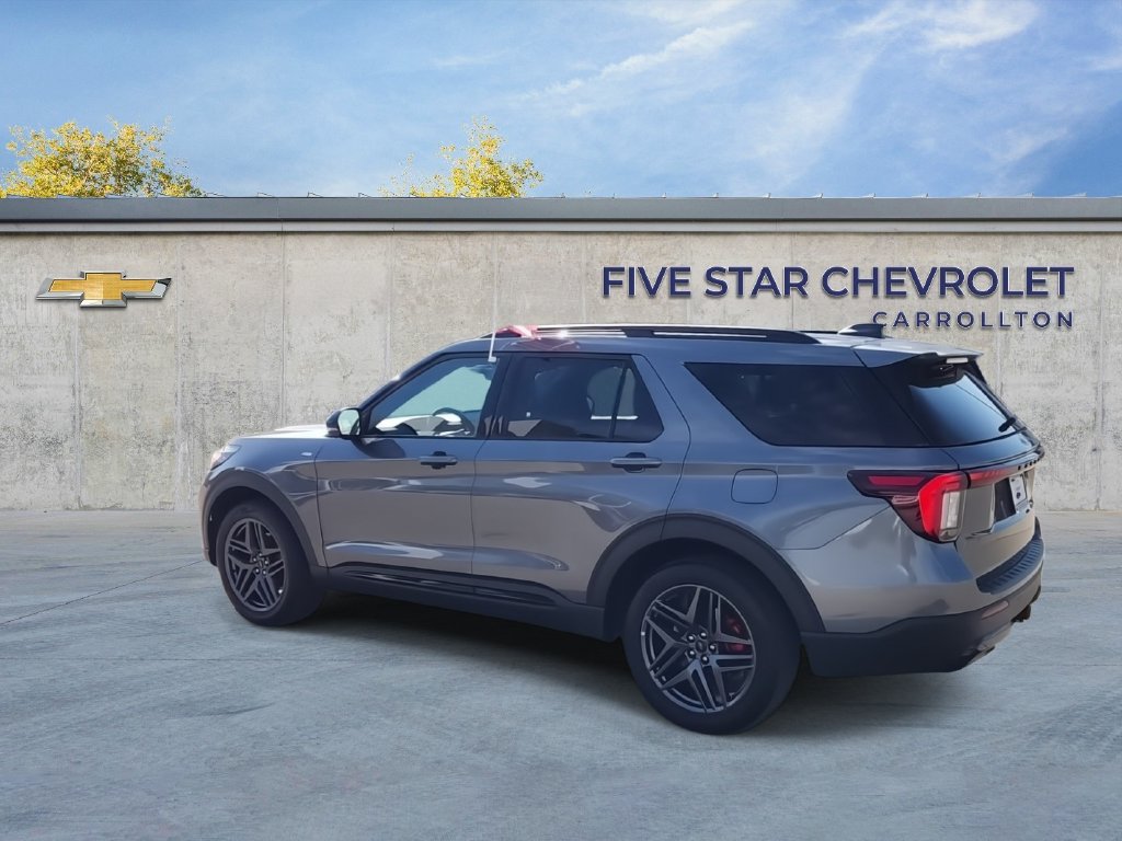 Used 2025 Ford Explorer ST-Line w/ ST-Line Street Pack AWD/4WD image 6