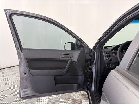 Used 2010 Ford Focus SE image 10