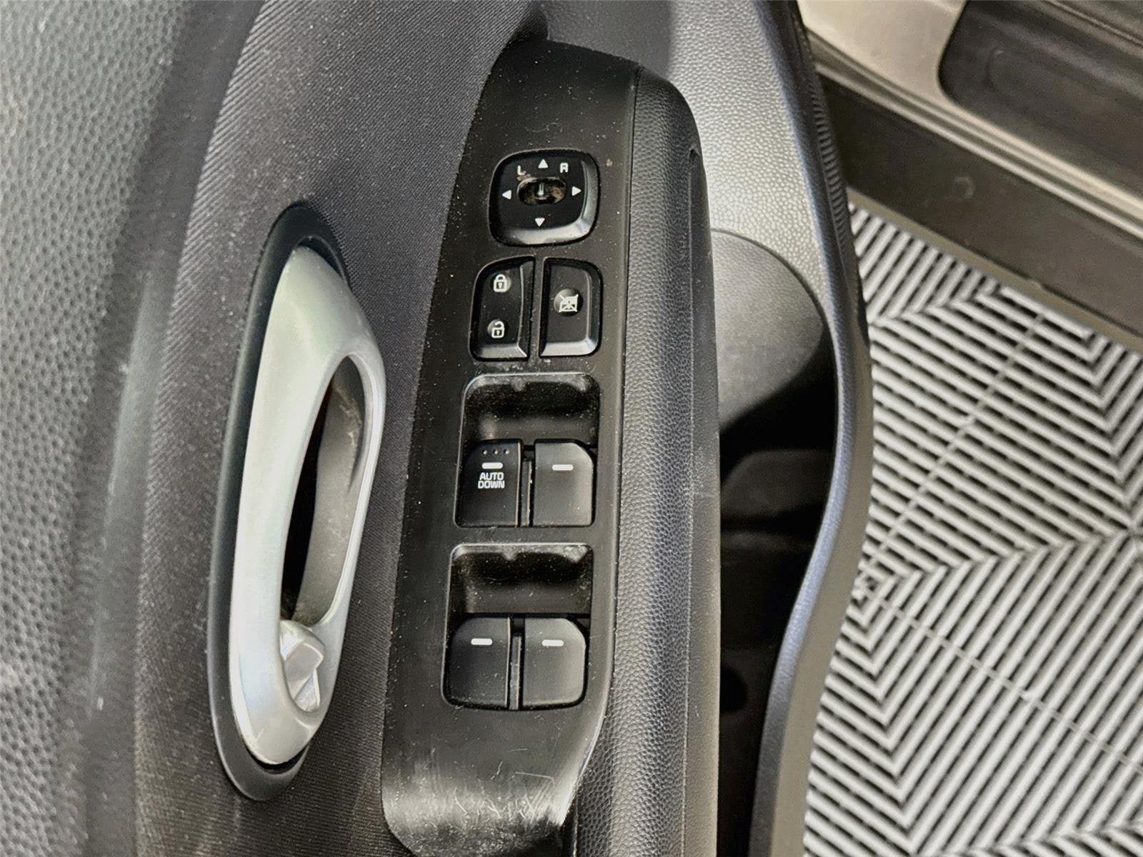 Used 2016 Kia Soul FWD image 17