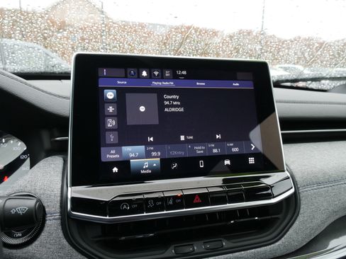 Used 2024 Jeep Compass Latitude image 25