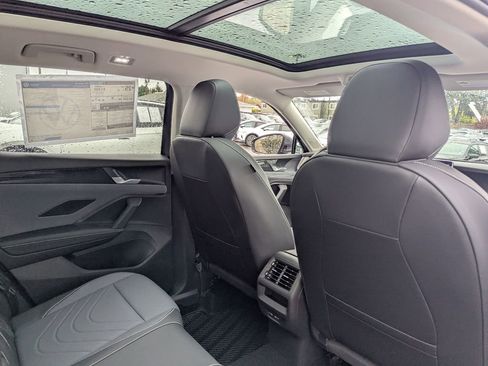 New 2026 Volkswagen Tiguan SE image 33