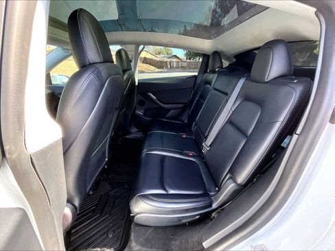 Used 2022 Tesla Model Y Long Range image 29