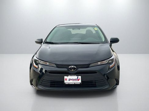 Used 2025 Toyota Corolla LE FWD image 2