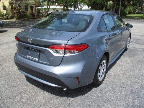 Used 2022 Toyota Corolla LE image 9