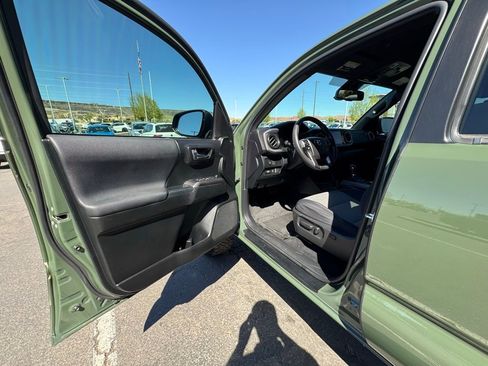 Used 2021 Toyota Tacoma TRD Off-Road w/ Technology Package image 8
