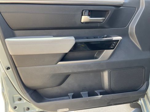 Used 2025 Toyota Tundra Limited AWD/4WD image 16