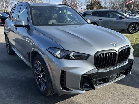 Used 2025 BMW X5 xDrive40i w/ M Sport Package image 2