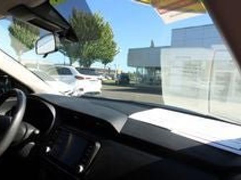 Used 2022 Nissan Kicks SV image 20