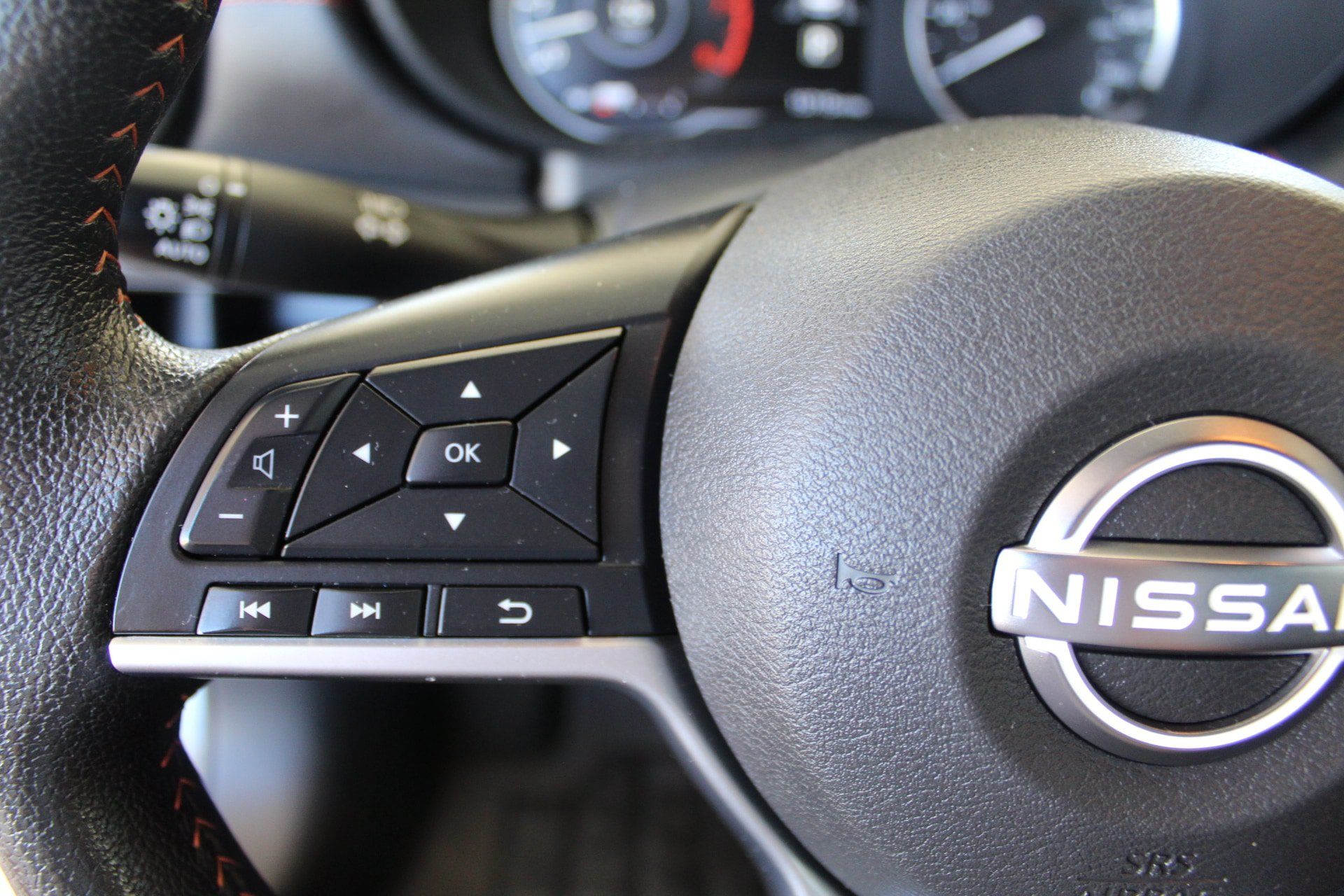 Used 2025 Nissan Versa SR w/ Trunk Package FWD image 24