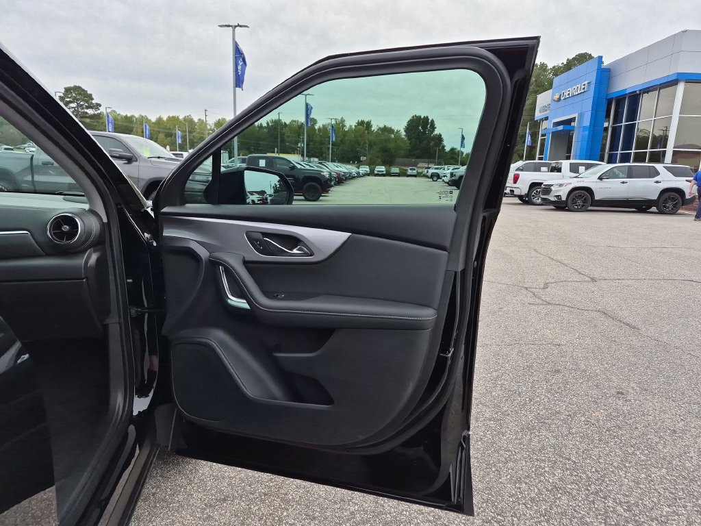 New 2026 Chevrolet Blazer LT w/ Convenience Package FWD image 33