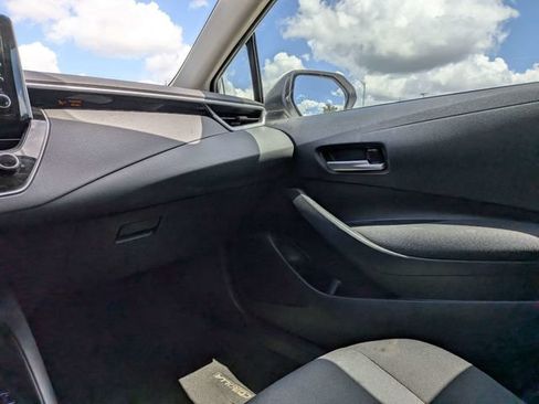Used 2020 Toyota Corolla LE FWD image 11