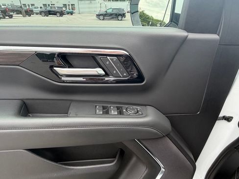 Used 2025 Chevrolet Tahoe LT AWD/4WD image 34