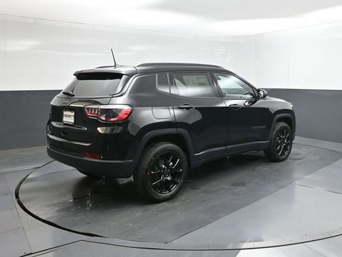 New 2026 Jeep Compass Latitude AWD/4WD image 8