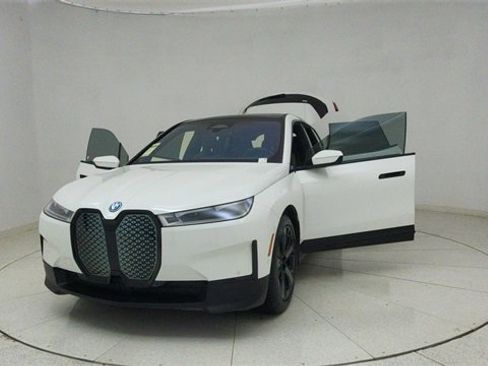 Used 2022 BMW iX xDrive50 w/ Premium Package image 71