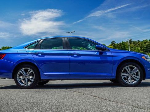 Used 2024 Volkswagen Jetta SE FWD image 4