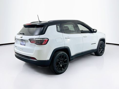 Used 2022 Jeep Compass Latitude w/ Sun and Sound Group AWD/4WD image 5