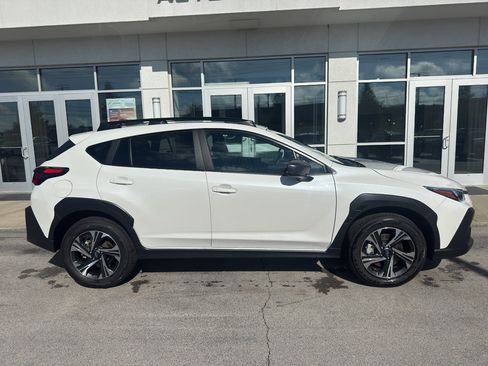 Used 2026 Subaru Crosstrek 2.5i Premium AWD/4WD image 2