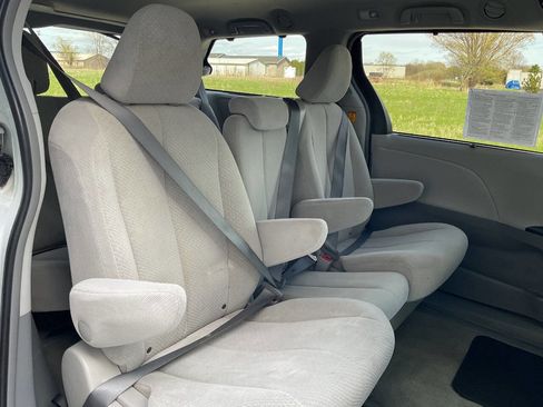 Used 2013 Toyota Sienna LE FWD image 34