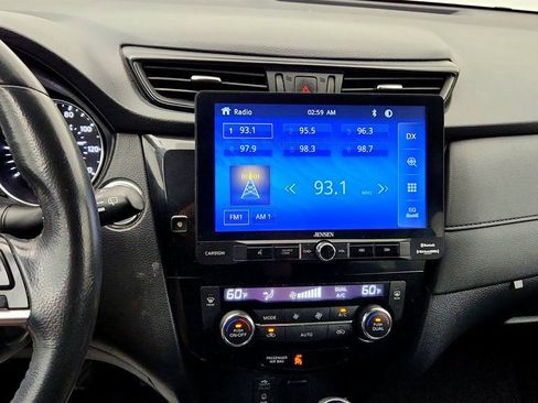 Used 2017 Nissan Rogue SV AWD/4WD image 17