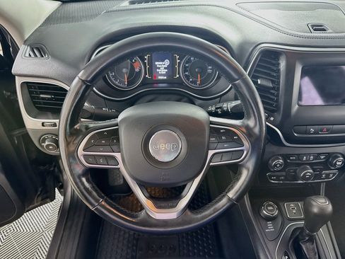 Used 2019 Jeep Cherokee Latitude Plus w/ Cold Weather Group AWD/4WD image 14