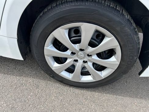Used 2025 Toyota Corolla LE FWD image 31