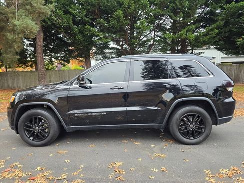 Used 2020 Jeep Grand Cherokee Limited w/ Luxury Group II image 3