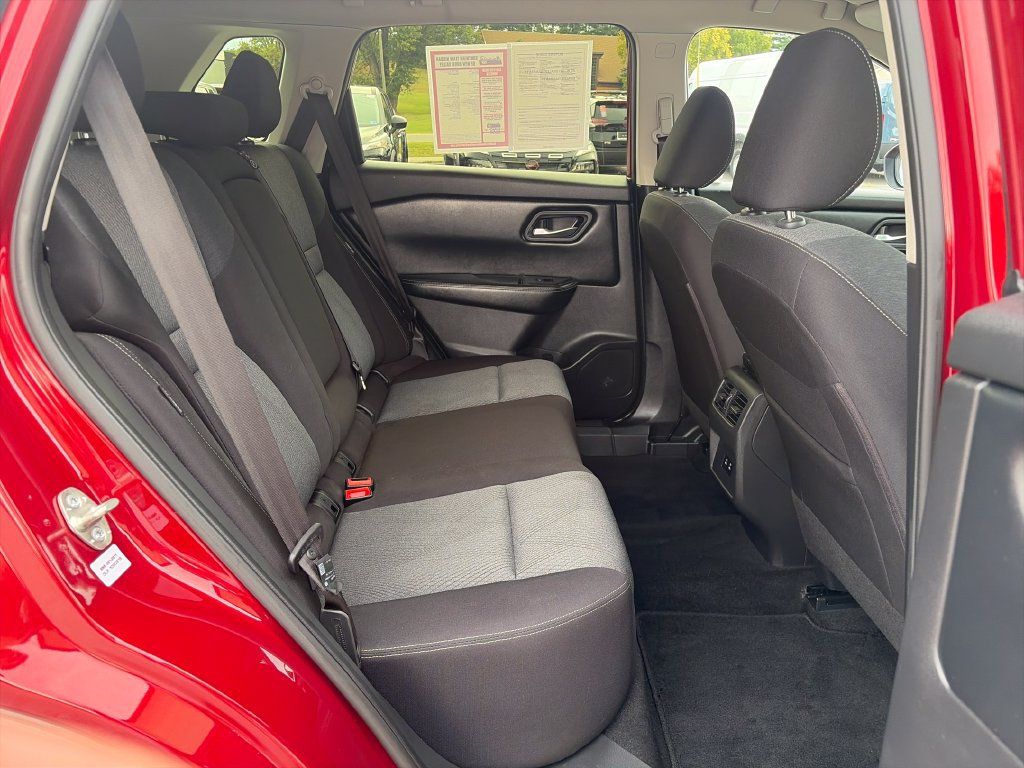 Used 2025 Nissan Rogue SV FWD image 37