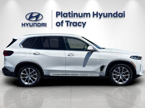 Used 2025 BMW X5 xDrive40i w/ Climate Comfort Package AWD/4WD image 3