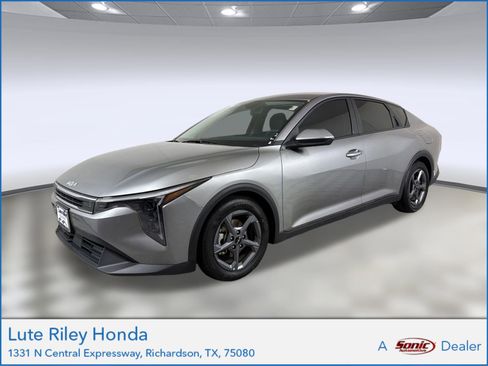 Used 2025 Kia K4 FWD image 1