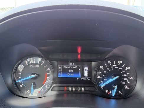 Used 2018 Ford Explorer XLT image 15