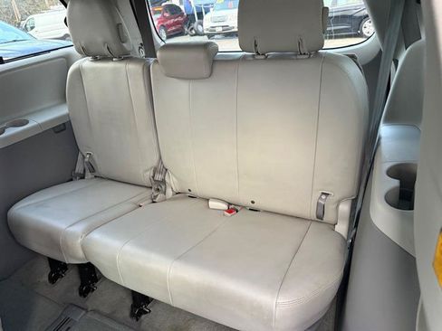 Used 2011 Toyota Sienna XLE AWD/4WD image 13