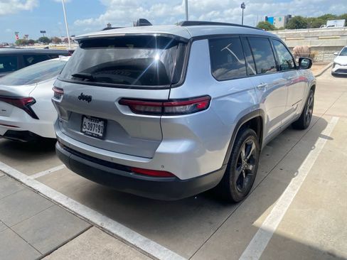 Used 2021 Jeep Grand Cherokee L Laredo RWD image 5