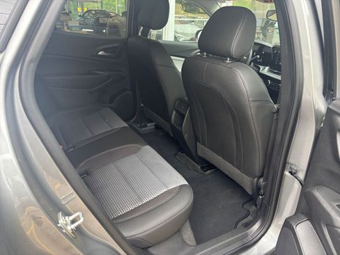 Used 2025 Chevrolet Trax LT FWD image 39