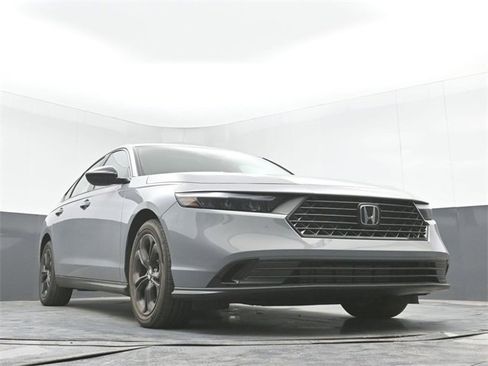 Used 2025 Honda Accord SE image 41