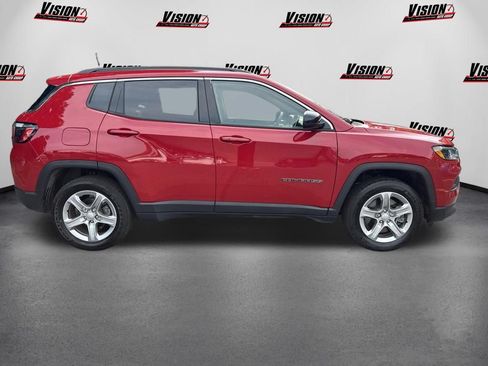 Used 2023 Jeep Compass Latitude w/ Convenience Group AWD/4WD image 4