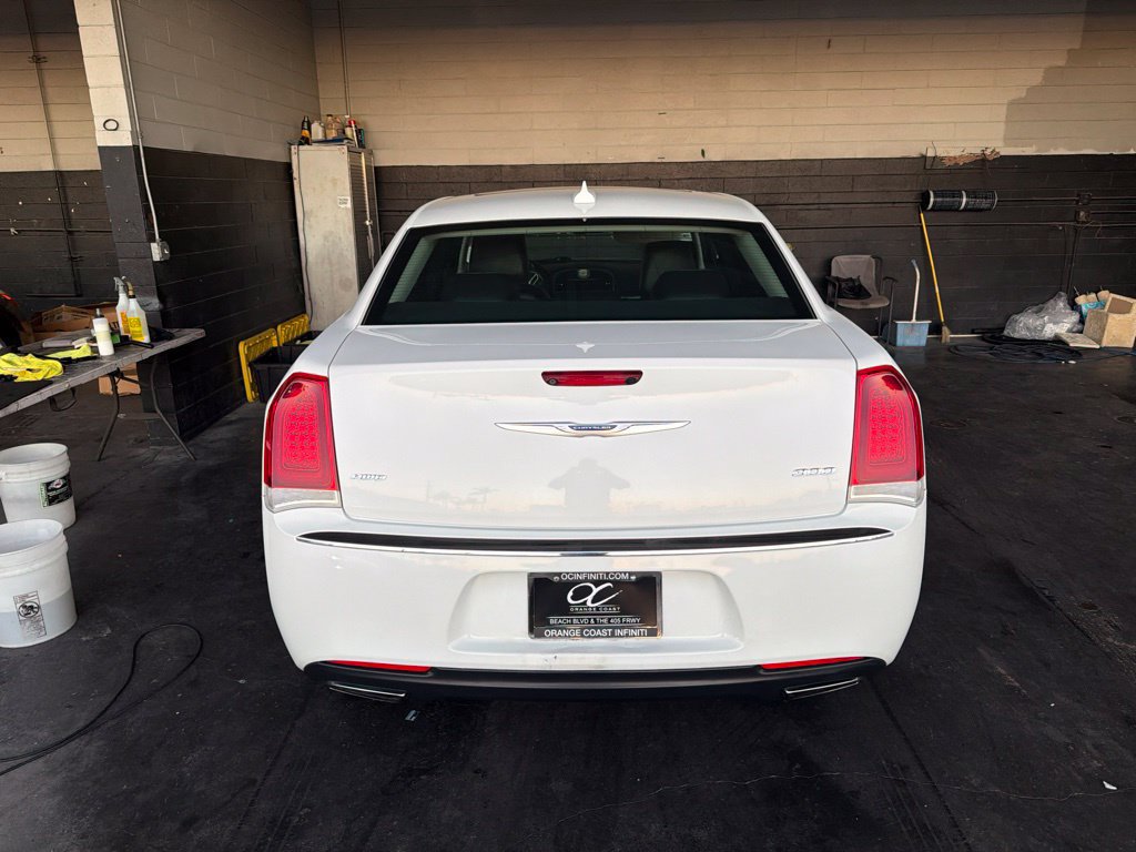 Used 2018 Chrysler 300 Limited AWD/4WD image 2