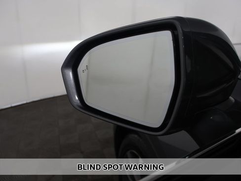 Used 2023 Lincoln Nautilus Reserve AWD/4WD image 5