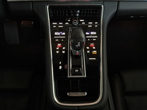 Used 2022 Porsche Panamera 4 Platinum Edition AWD/4WD image 30