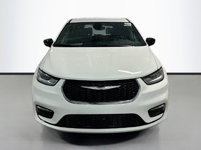 New 2026 Chrysler Pacifica Select AWD/4WD image 3